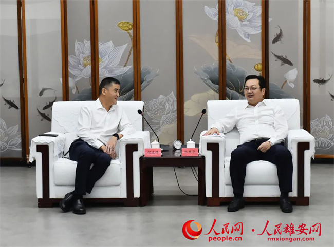 張國華與深圳市投資控股有限公司黨委書記、董事長何建鋒一行舉行工作座談。劉向陽攝
