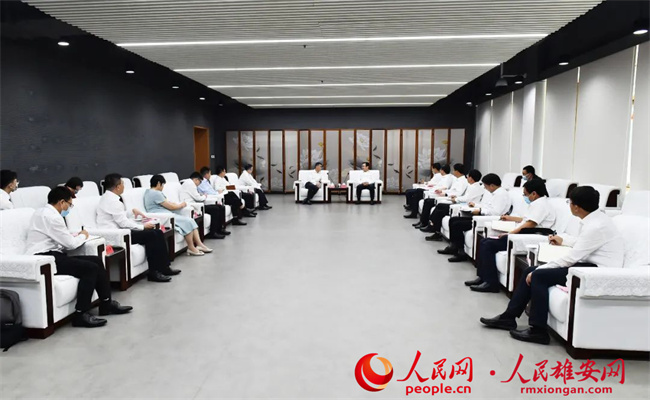 張國華與深圳市投資控股有限公司黨委書記、董事長何建鋒一行舉行工作座談。劉向陽攝
