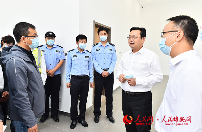 張國華調(diào)研容西片區(qū)安置房及配套設(shè)施收尾和交付點(diǎn)準(zhǔn)備工作情況。劉向陽攝