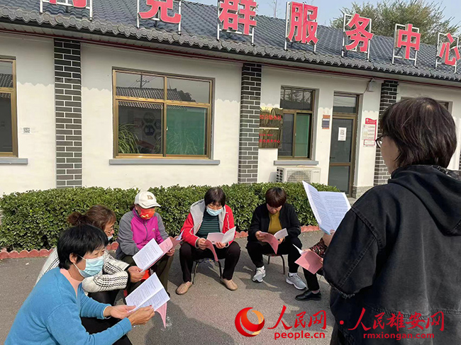 圖為宣講小分隊為群眾宣講黨的二十大報告。雄安新區宣傳網信局供圖