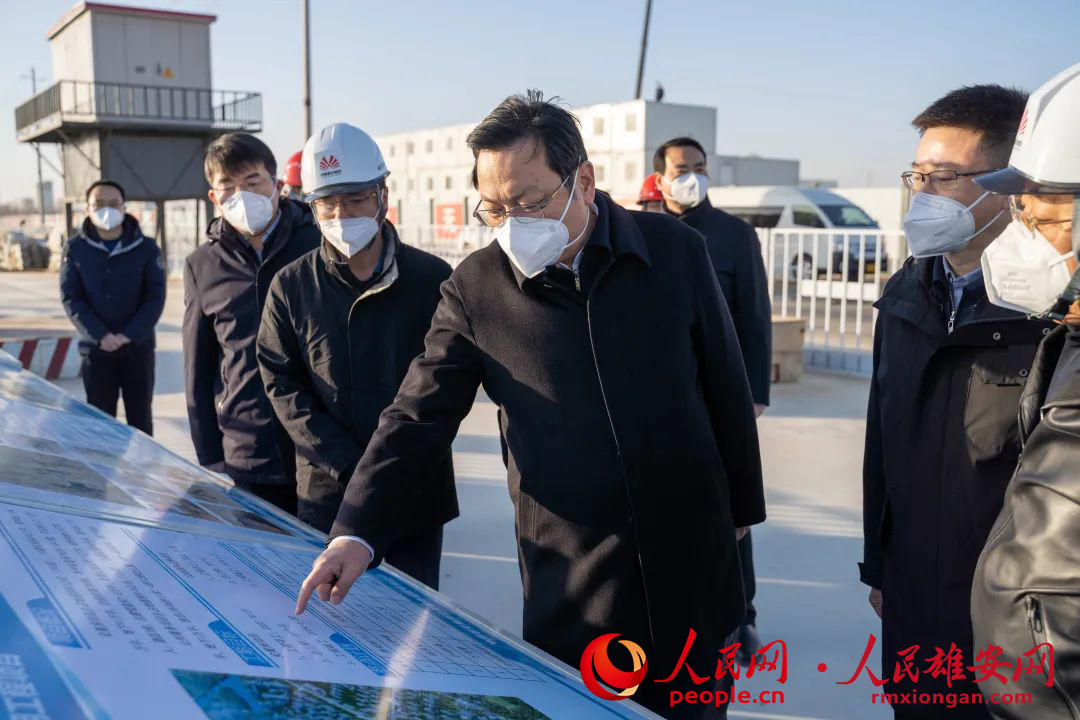 張國華調研雄東片區和雄縣第二人民醫院項目建設情況。中國雄安官網劉東堯攝
