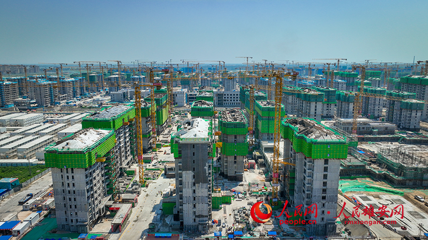 雄安新區(qū)雄東片區(qū)B單元安置房一標(biāo)段建設(shè)現(xiàn)場(chǎng)。任雙歡攝