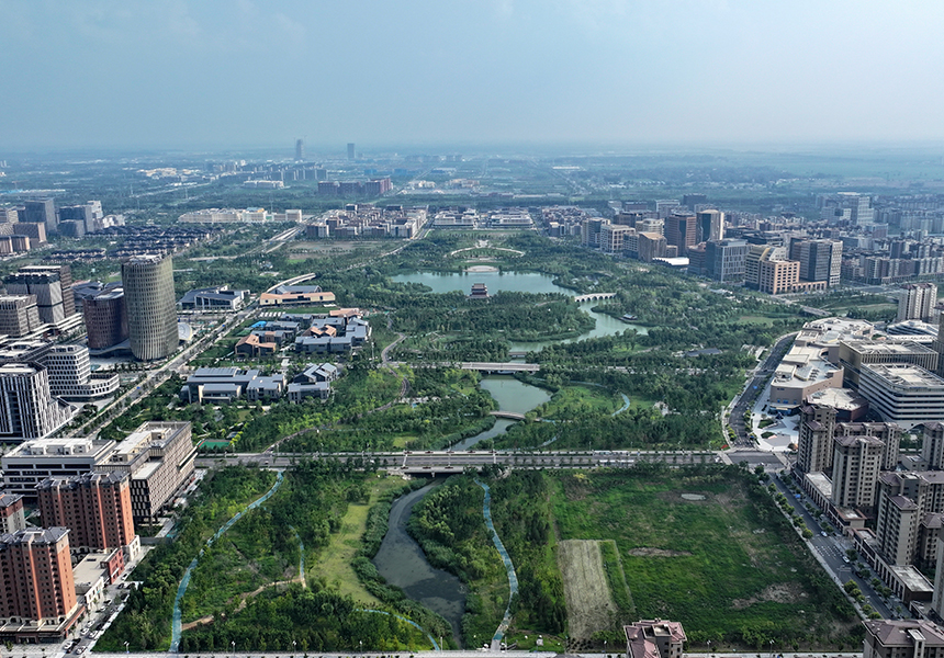 2024年7月31日，雄安新區金湖公園景色（無人機照片）。牟宇攝
