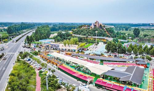 6月25日，航拍坐落于雄縣黃灣村的雄山公園。 本報記者 李東宇攝