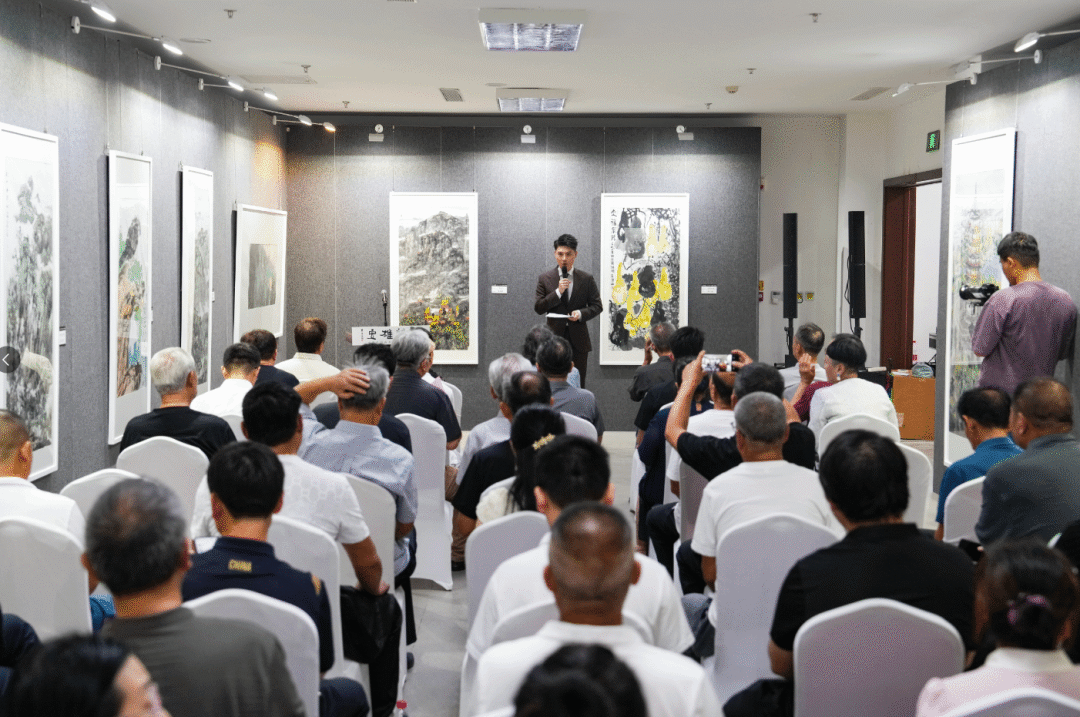 全國(guó)中國(guó)畫名家精品邀請(qǐng)展活動(dòng)現(xiàn)場(chǎng)。董嘉琛攝