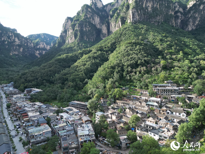 萬仙山里的民宿集群。人民網記者尚明楨攝